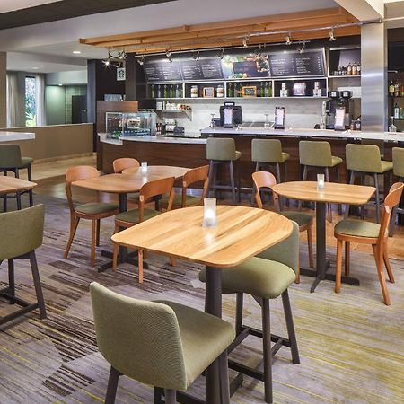 Courtyard By Marriott Orlando Airport Hotel Buitenkant foto