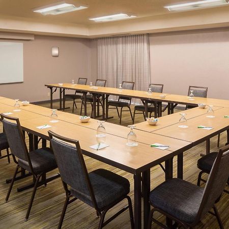 Courtyard By Marriott Orlando Airport Hotel Buitenkant foto
