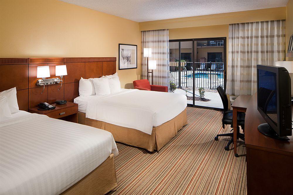 Courtyard By Marriott Orlando Airport Hotel Buitenkant foto