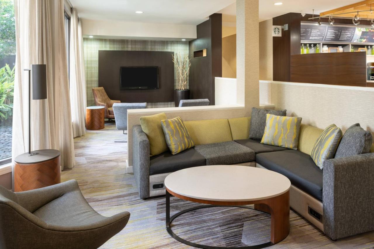 Courtyard By Marriott Orlando Airport Hotel Buitenkant foto