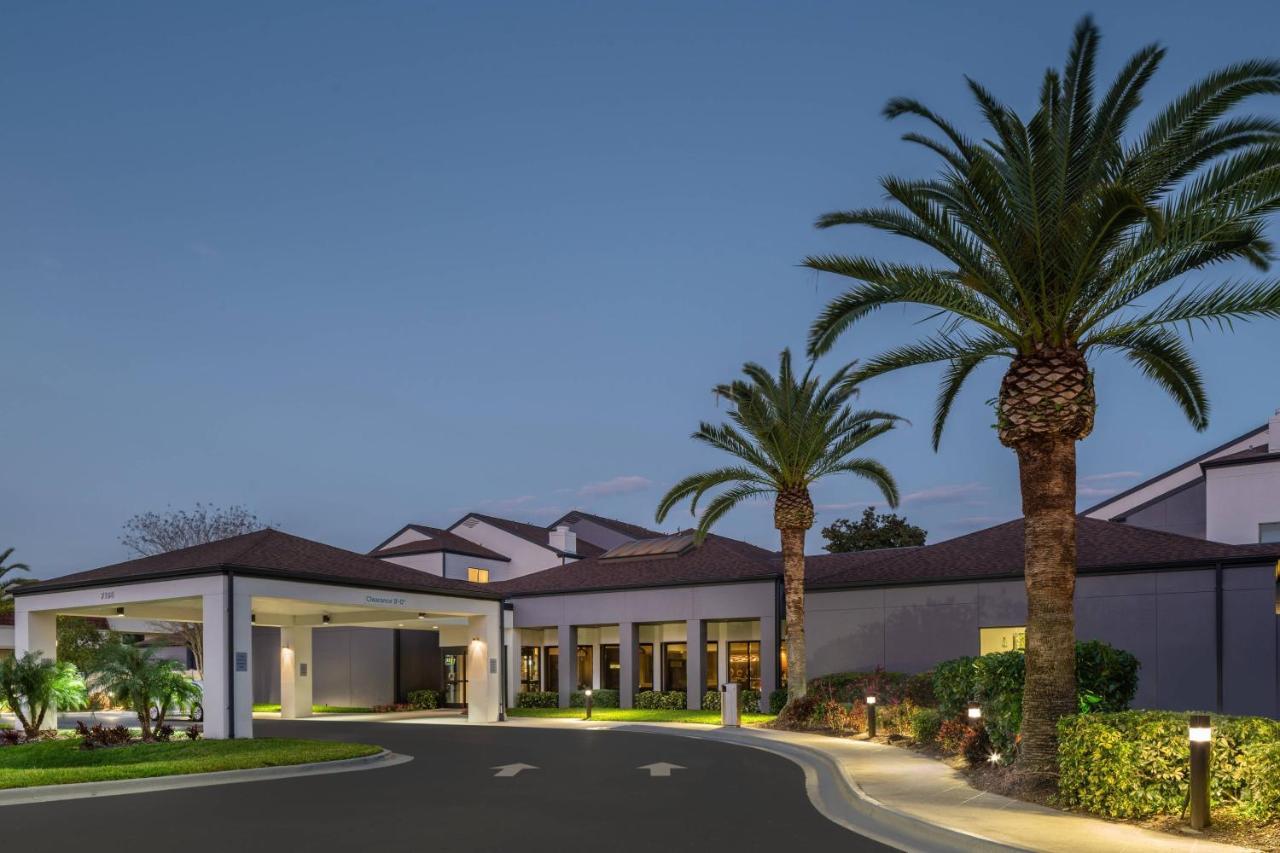 Courtyard By Marriott Orlando Airport Hotel Buitenkant foto
