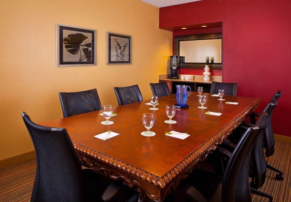 Courtyard By Marriott Orlando Airport Hotel Buitenkant foto