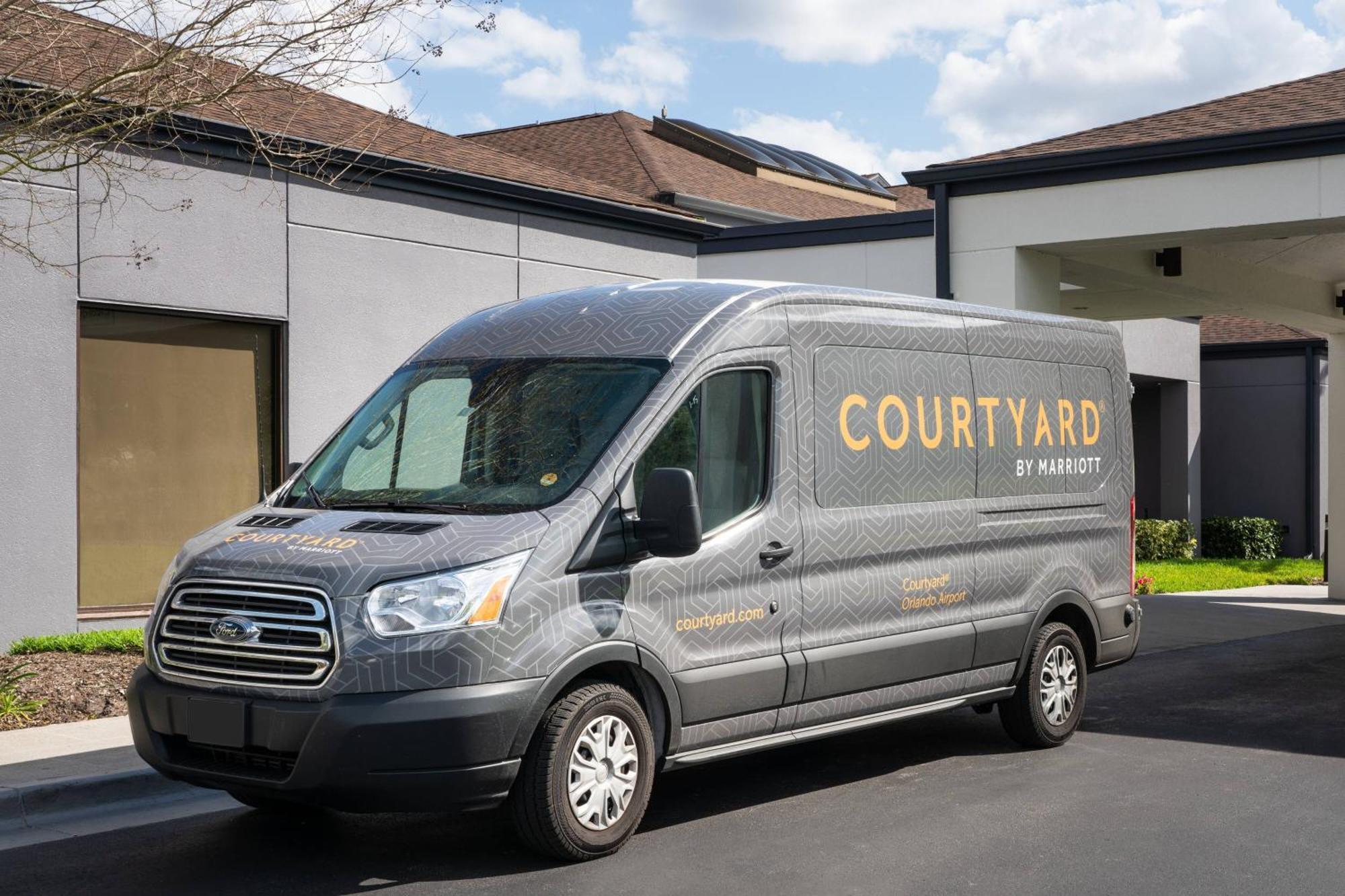 Courtyard By Marriott Orlando Airport Hotel Buitenkant foto