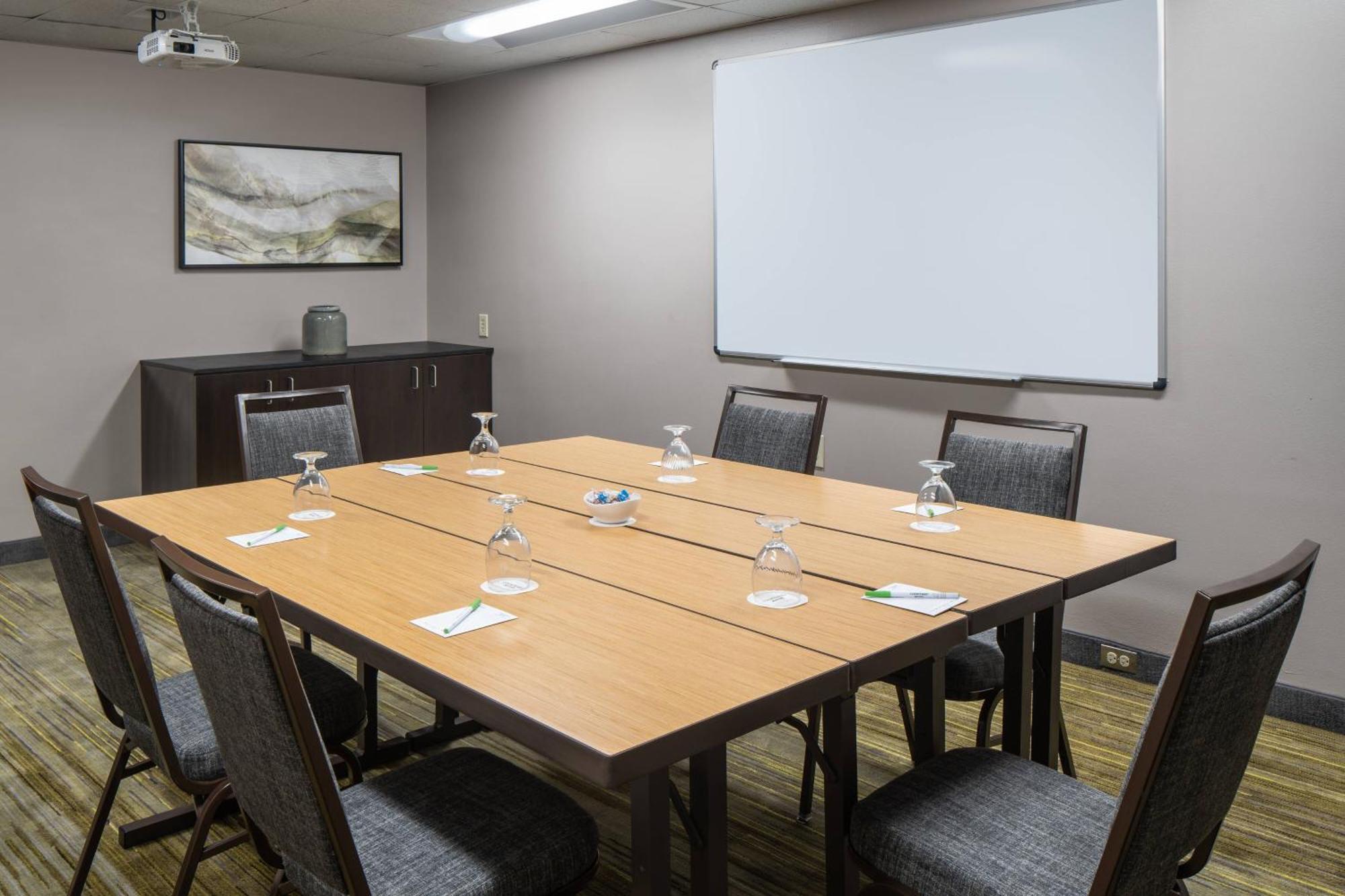 Courtyard By Marriott Orlando Airport Hotel Buitenkant foto