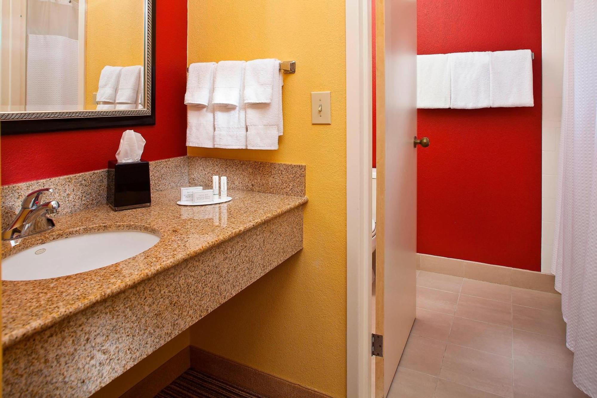 Courtyard By Marriott Orlando Airport Hotel Buitenkant foto