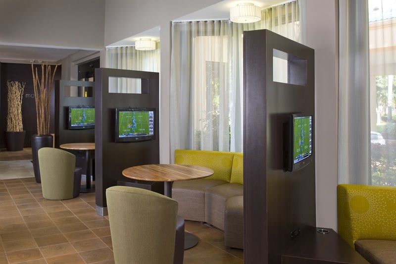 Courtyard By Marriott Orlando Airport Hotel Buitenkant foto