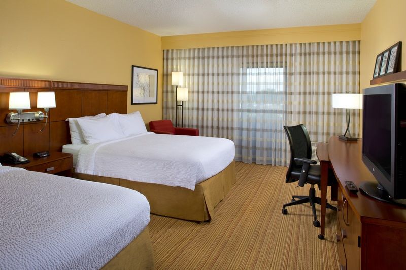 Courtyard By Marriott Orlando Airport Hotel Buitenkant foto