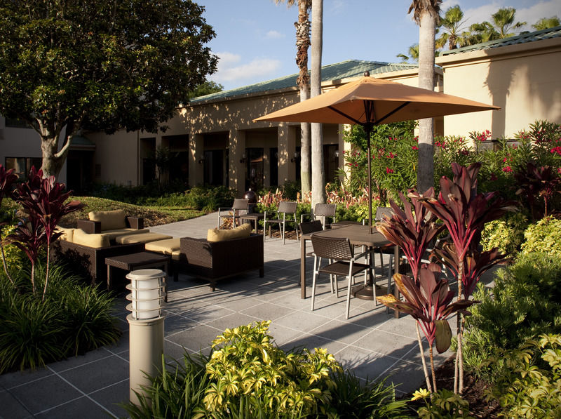 Courtyard By Marriott Orlando Airport Hotel Buitenkant foto