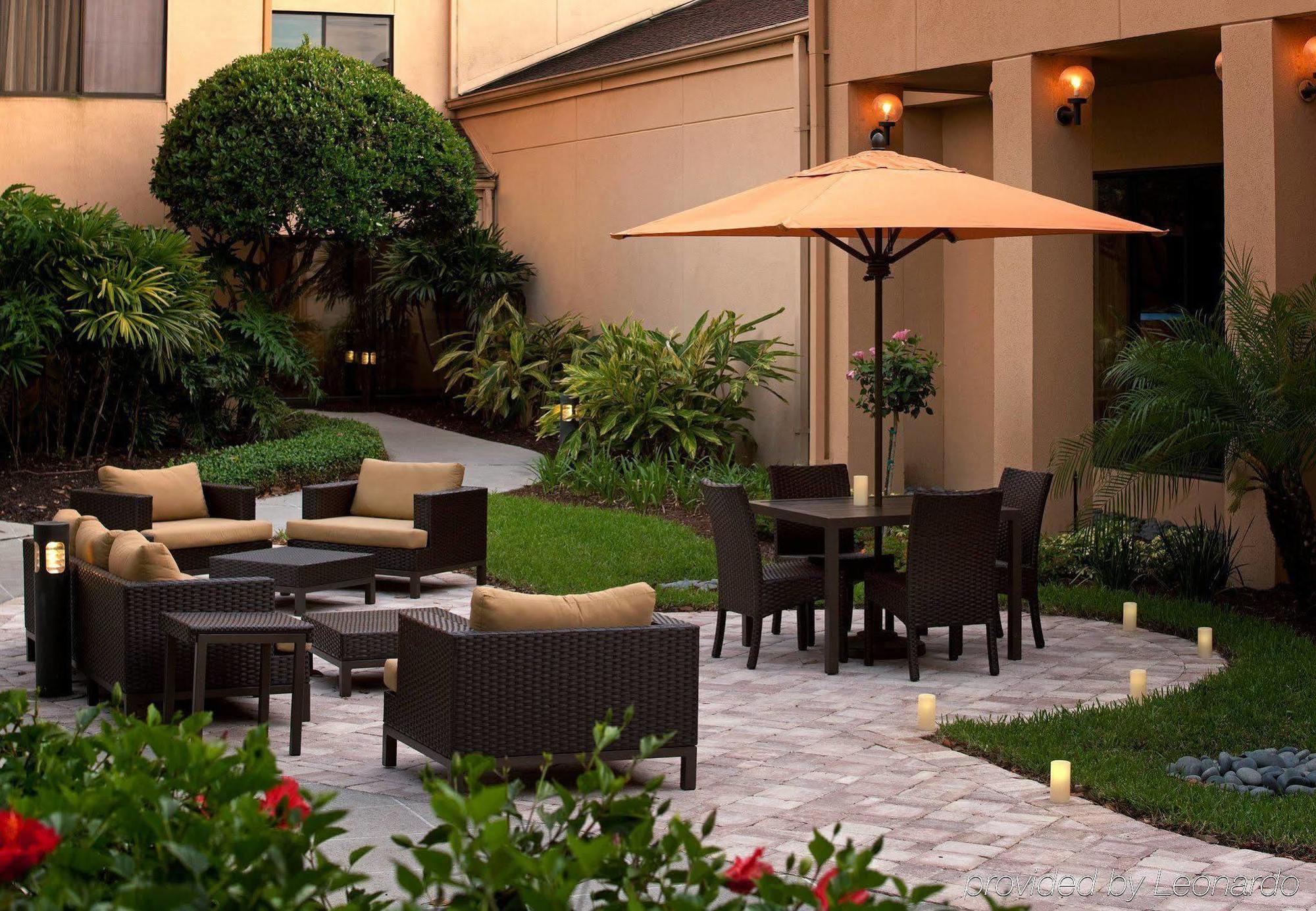 Courtyard By Marriott Orlando Airport Hotel Buitenkant foto