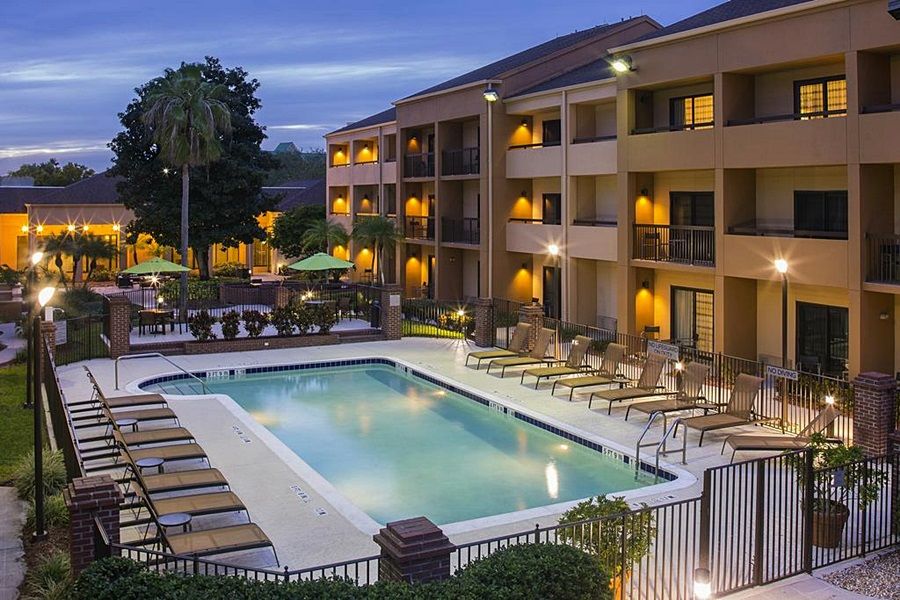Courtyard By Marriott Orlando Airport Hotel Buitenkant foto