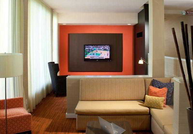 Courtyard By Marriott Orlando Airport Hotel Buitenkant foto